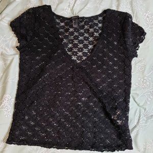 [L] F21 V-neck sheer lace short sleeved top.